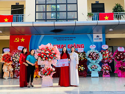 Trao tặng 50 phần quà cho học sinh nghèo vượt khó